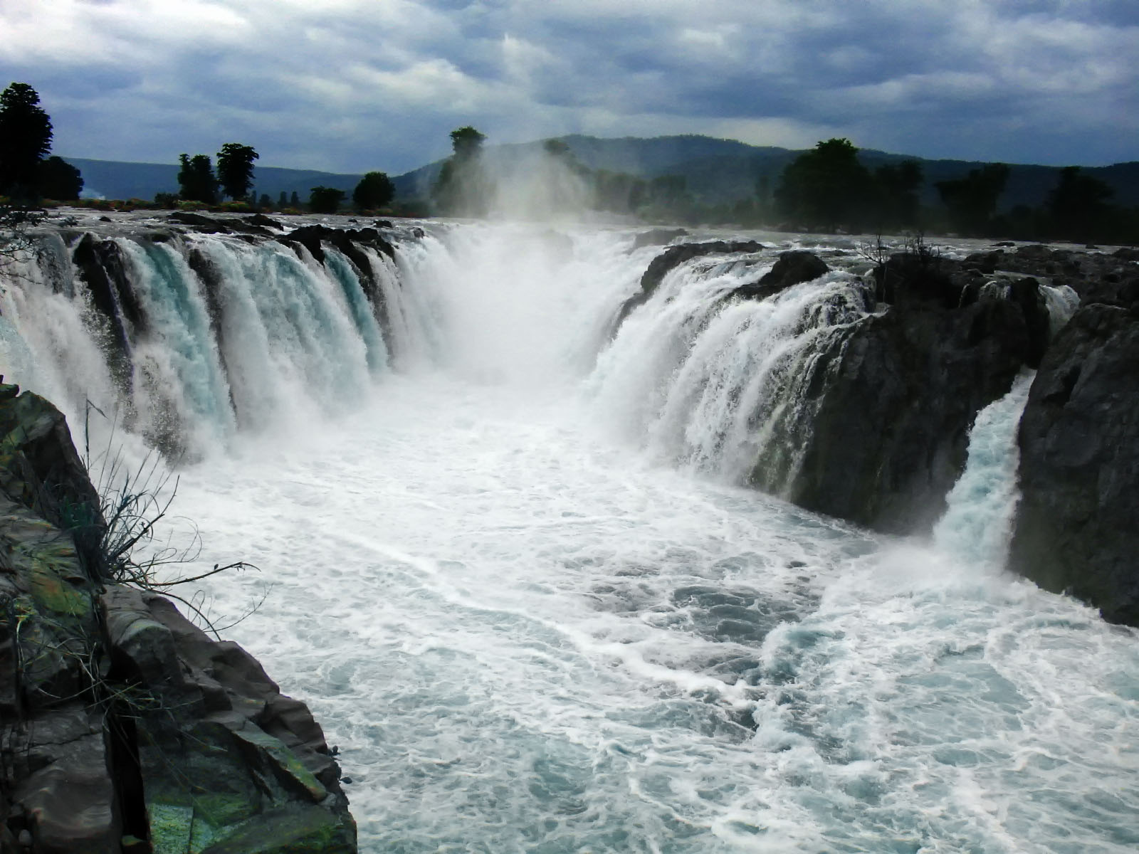 Hogenakkal Falls, Tamil Nadu 